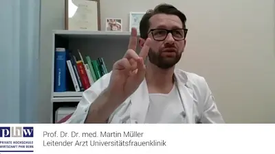 Studierender Prof. Dr. Dr. med. Martin Müller im Onlineunterricht