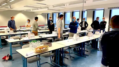 Klassenzimmer mit Studierenden an ihrem ersten Unterrichtsttag