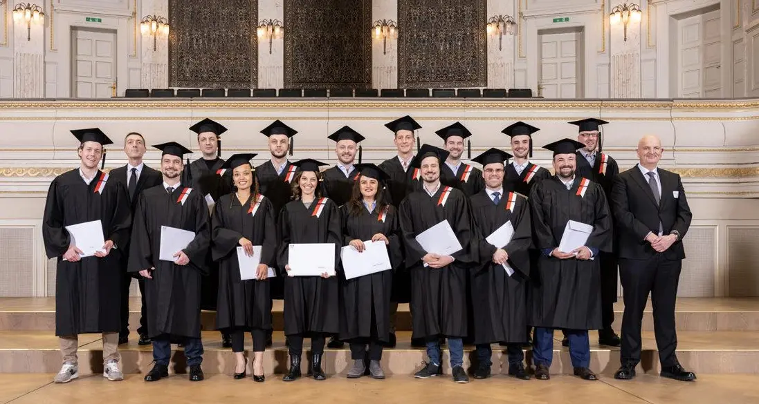 Foto Absolvent/innen Bachelor-Studium 2022