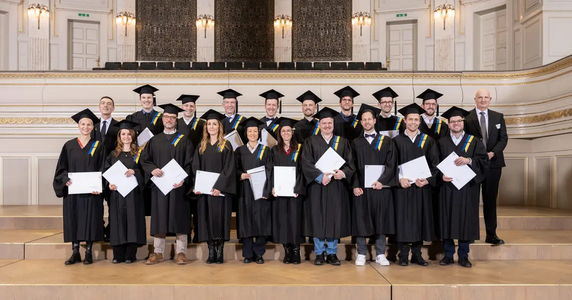 Foto Absolvent/innen EMBA-Studium 2022