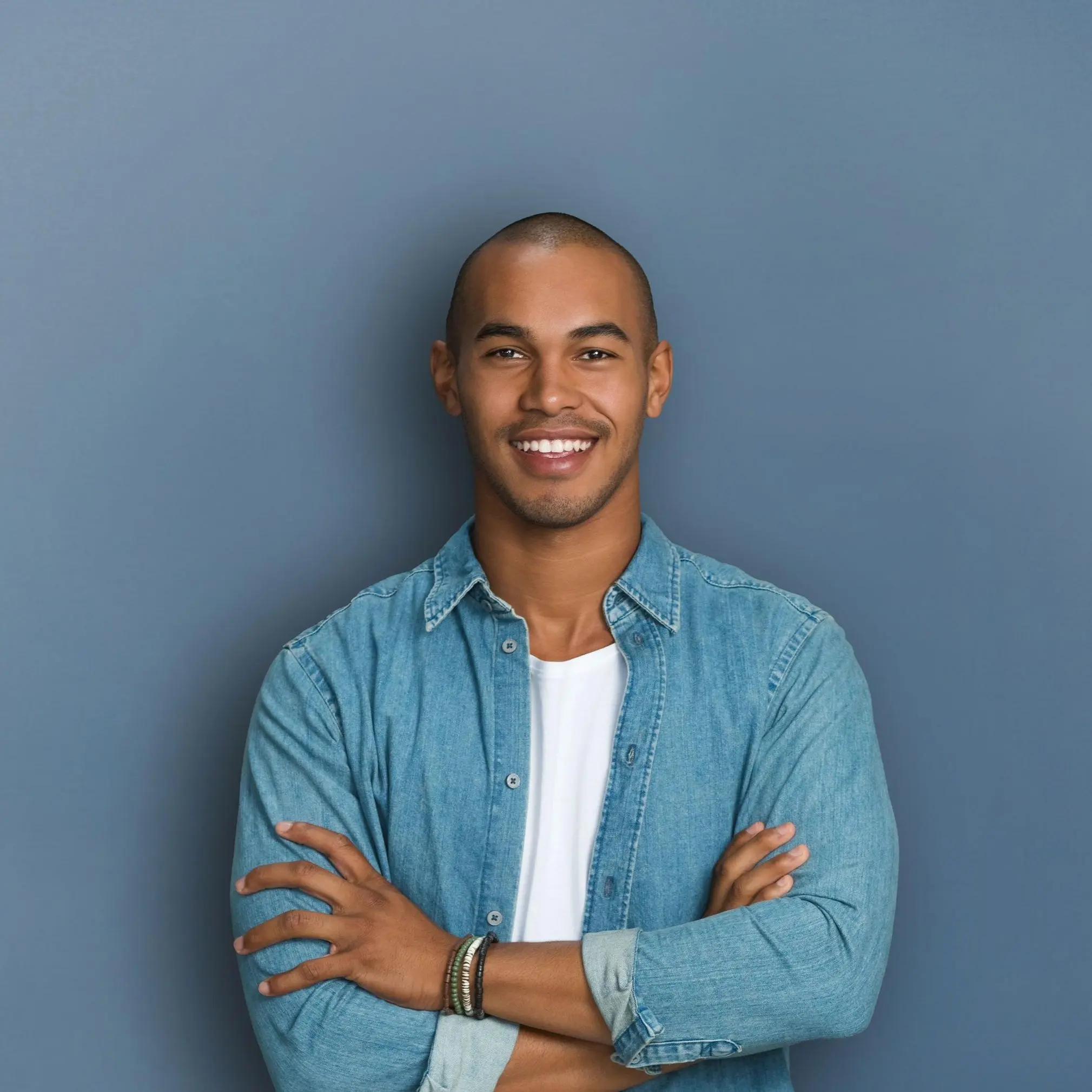 Zwei Studentinnen und zwei Studenten im Upgrade-Studium für HF-Absolvent/-innen zum Bachelor of Science FH in Business Administration 