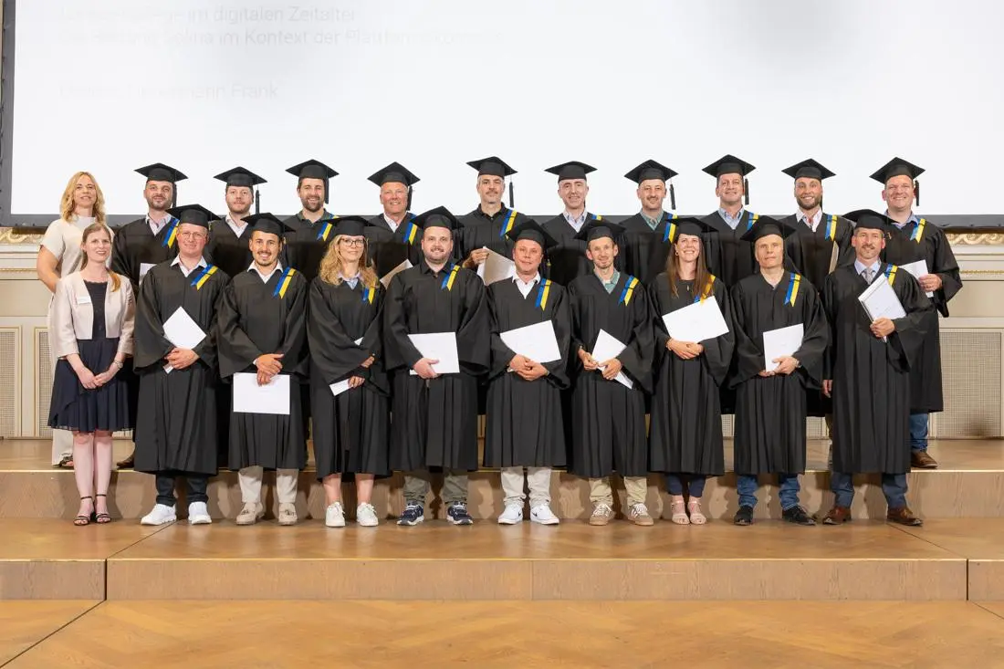 Absolvent:innen EMBA-Studium 2025