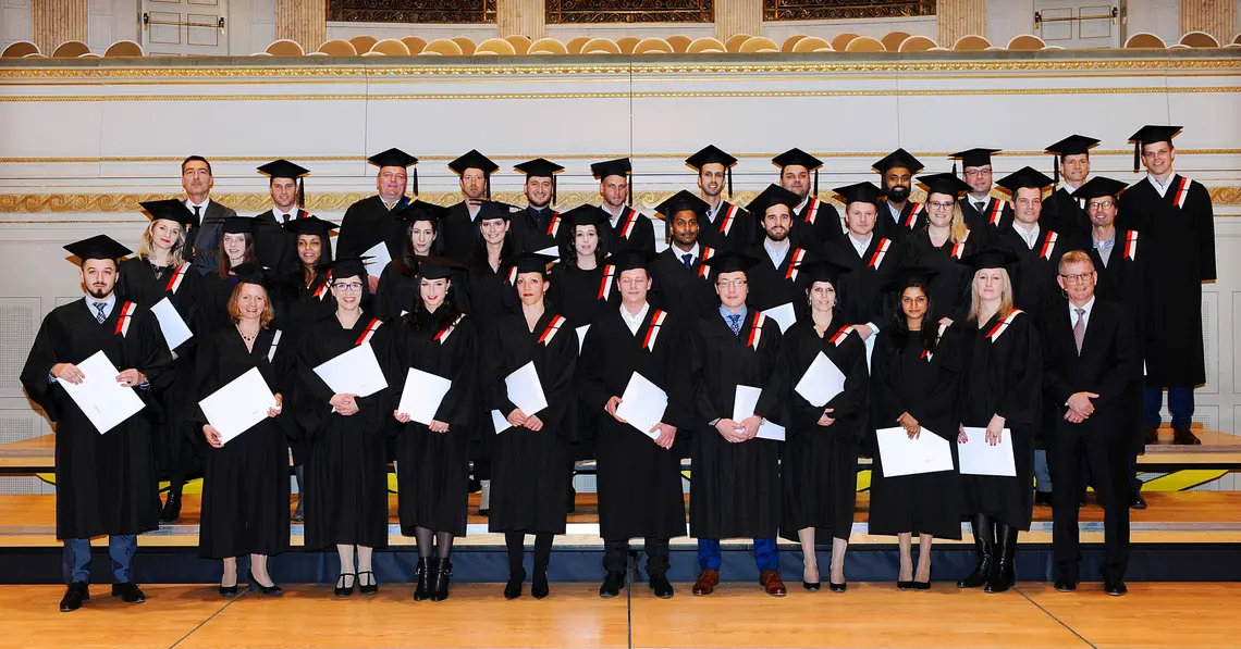 Foto Absolvent/innen EMBA-Studium 2017