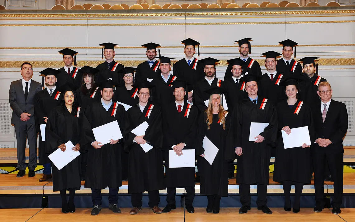Foto Absolvent/innen Bachelor-Studium 2017