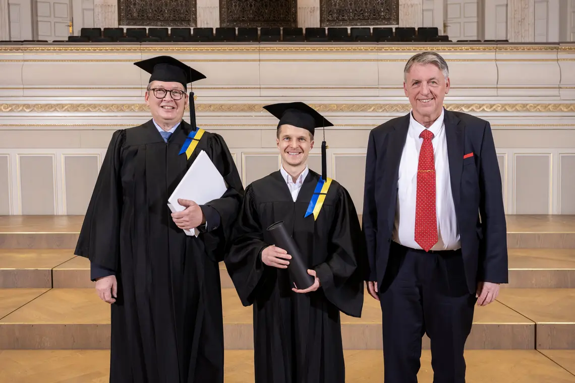 Foto Prämierung durch Swiss Engineering für Bestnote Masterarbeit EMBA mit Schwerpunkt Business Engineering