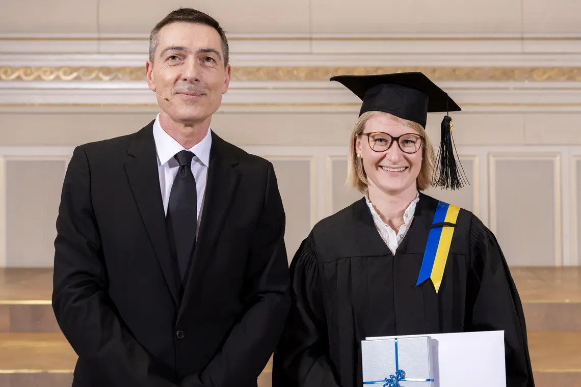 Foto Prämierung durch ODEC für Bestnote Masterarbeit EMBA mit Schwerpunkt General Management