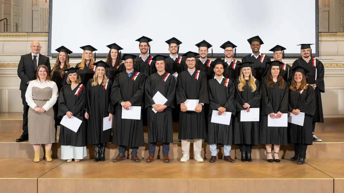 Foto Absolvent:innen Bachelor-Studium 2024
