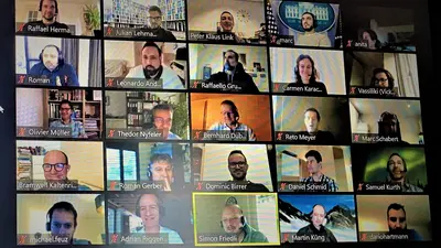 Desktop mit allen Zoom-Teilnehmern vor der eigenen Webcam