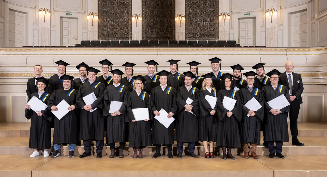 Foto Absolvent/innen mit Bestnoten EMBA-Studium 2022